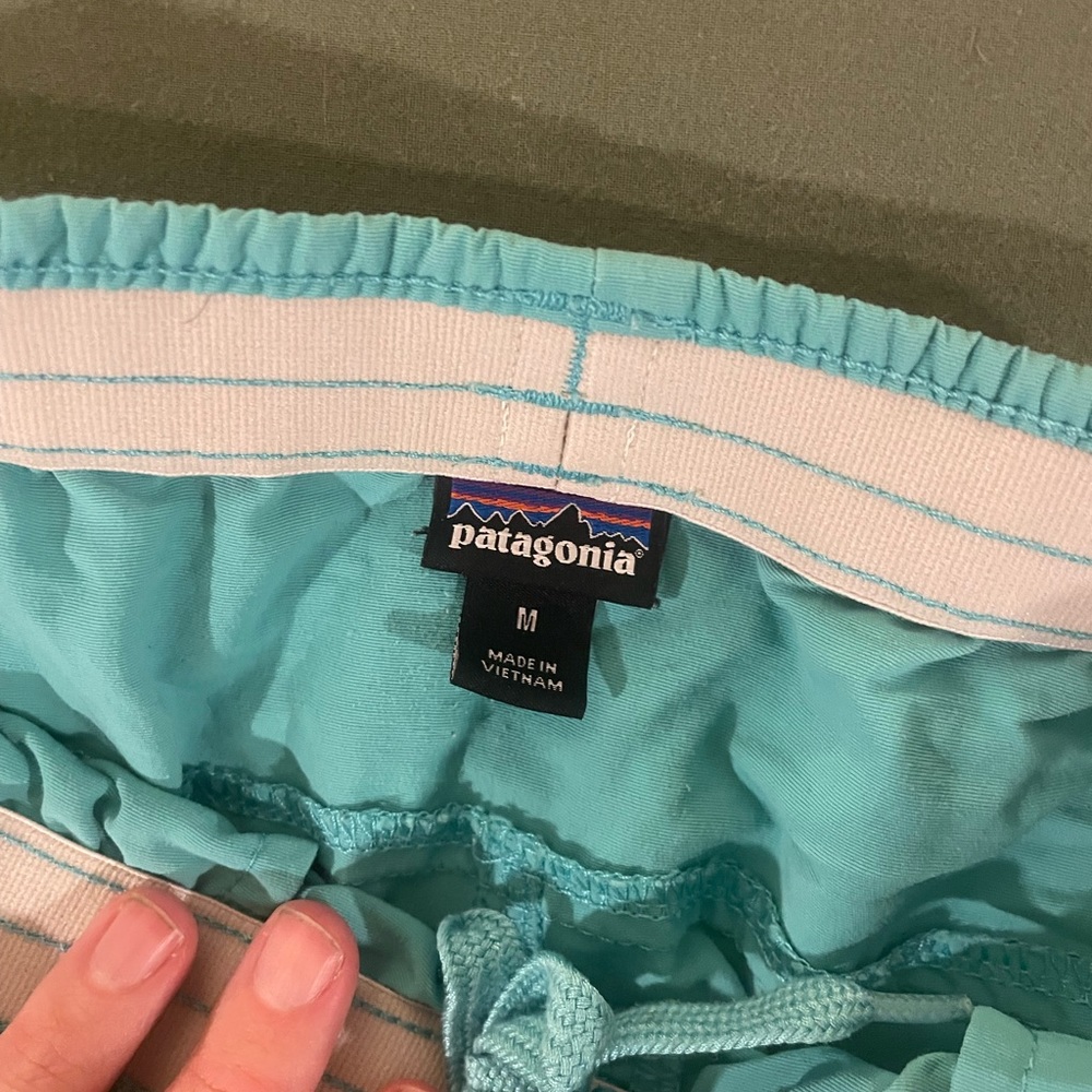 Patagonia Baggies, 5 inch, size medium